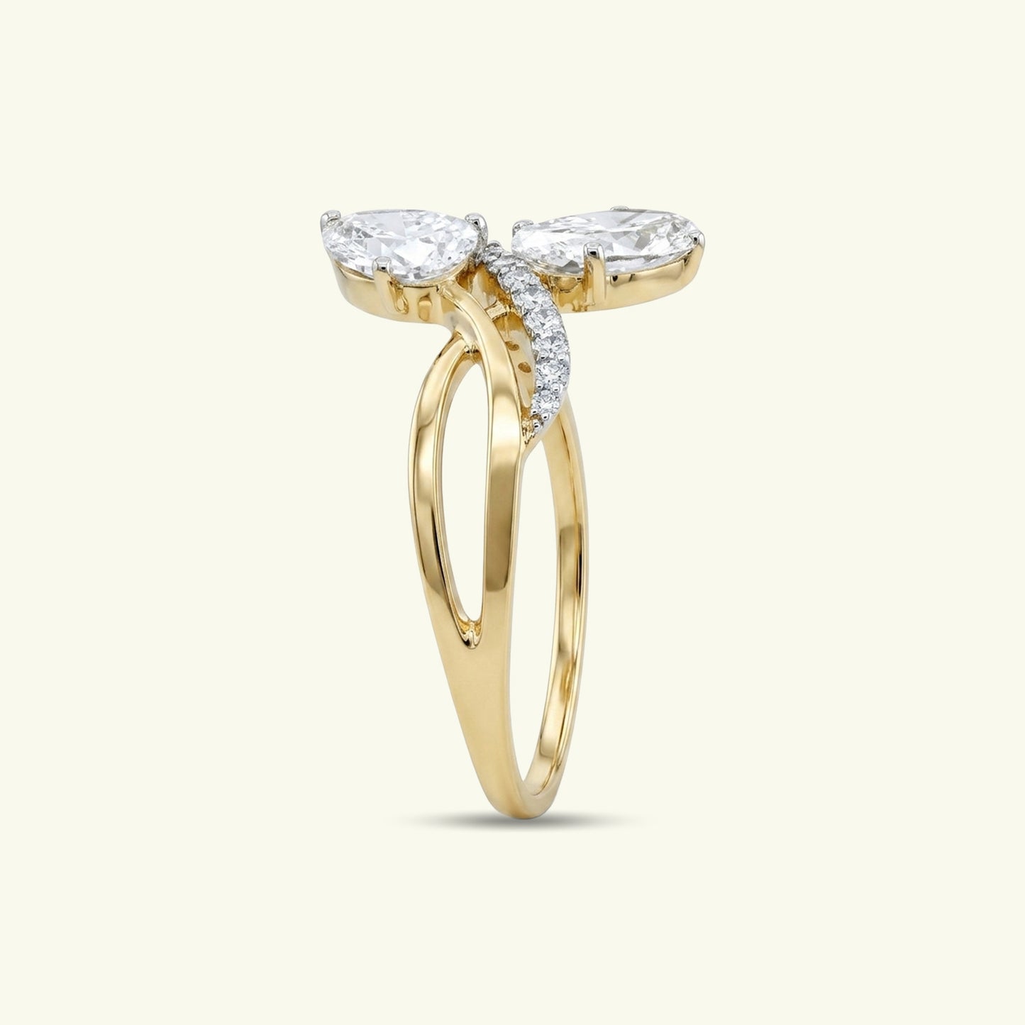 Avyra Crest Diamond Solitaire Ring
