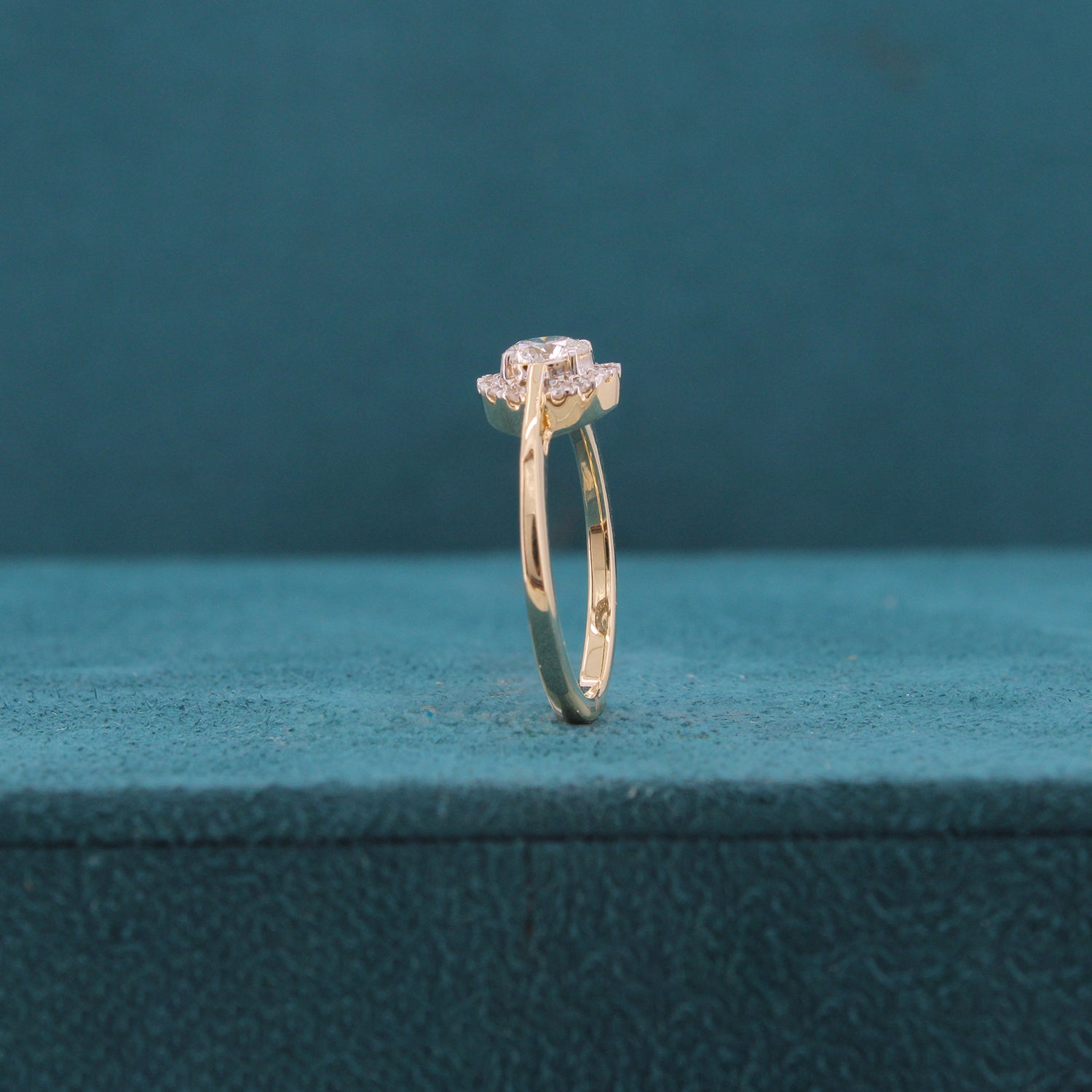 Arvielle Flare Diamond Ring