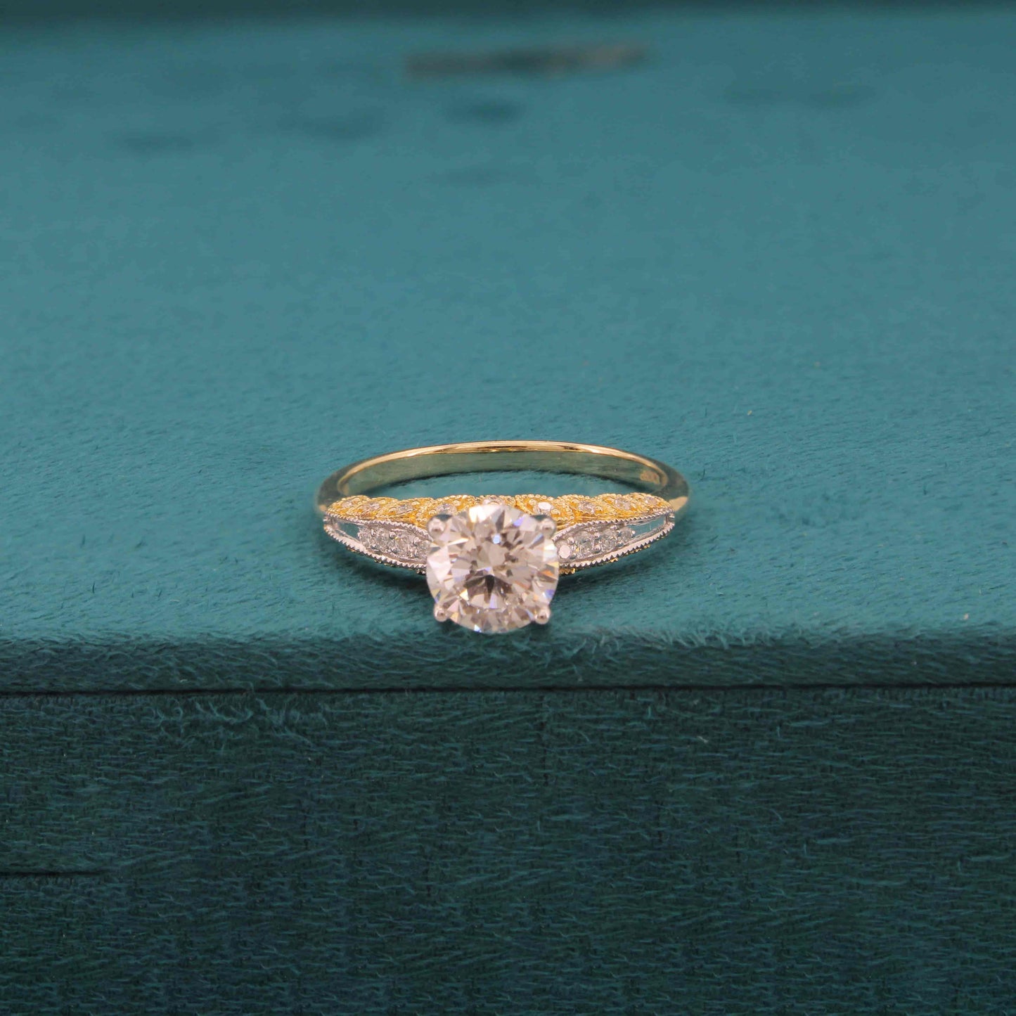 Elora Edge Diamond Ring