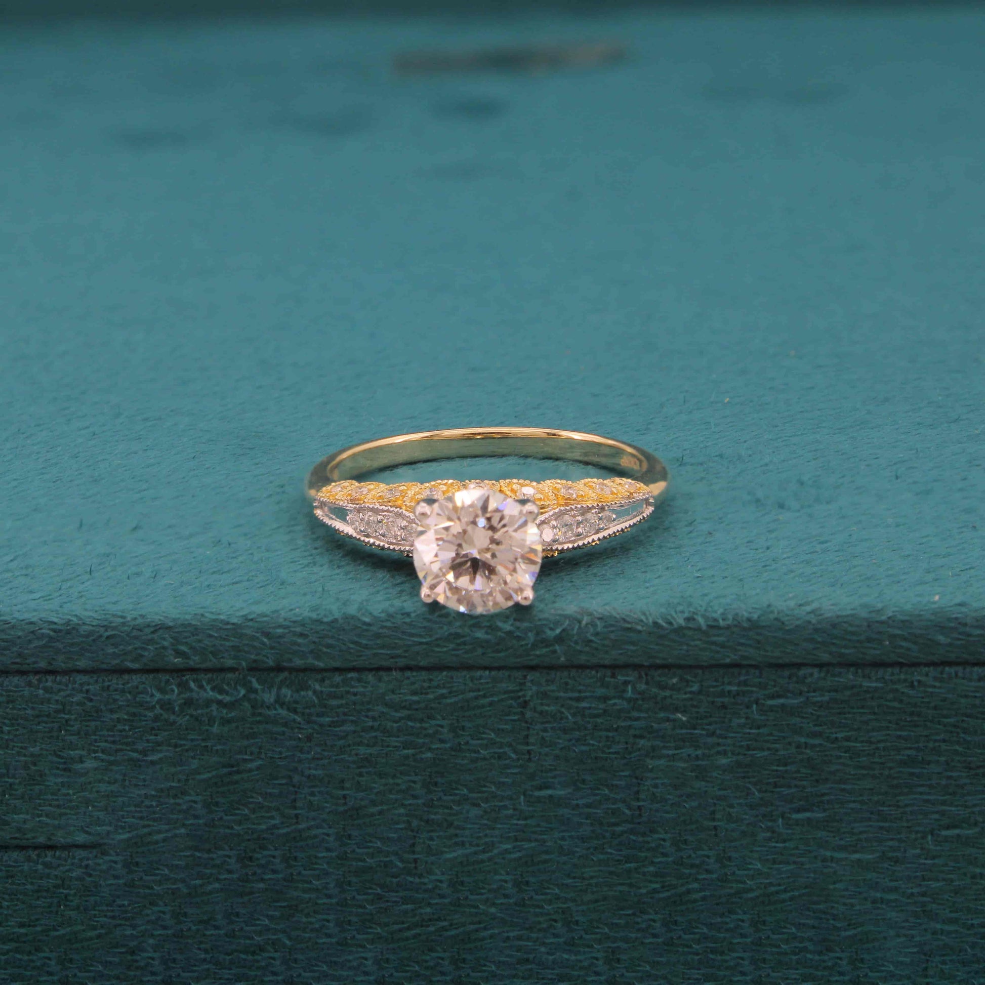 Elora Edge Diamond Ring