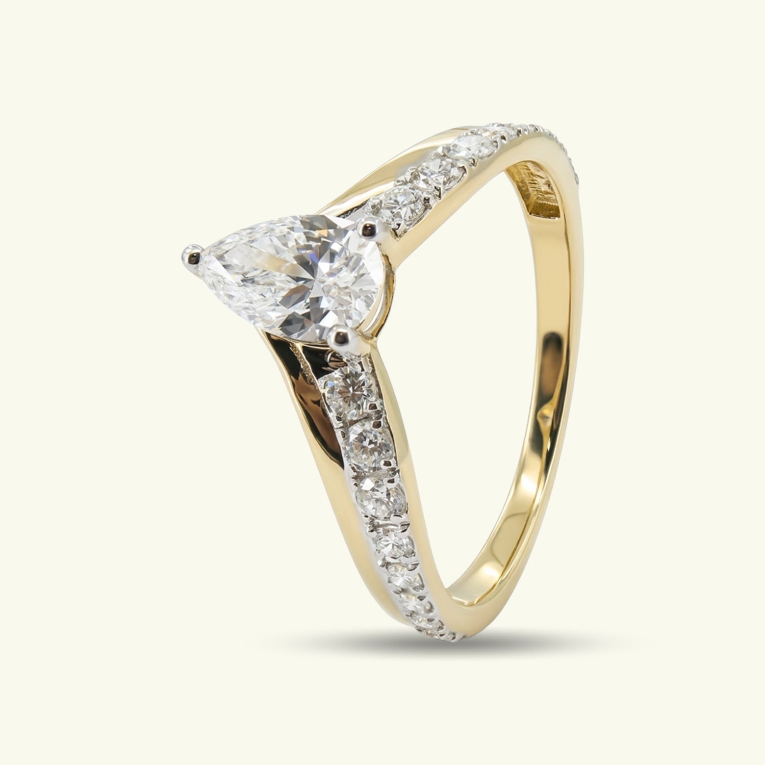 Glorina Classic Diamond Engagement Ring