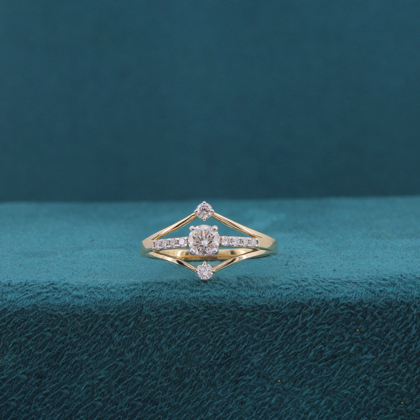 Arvion Crest Diamond Mens Ring