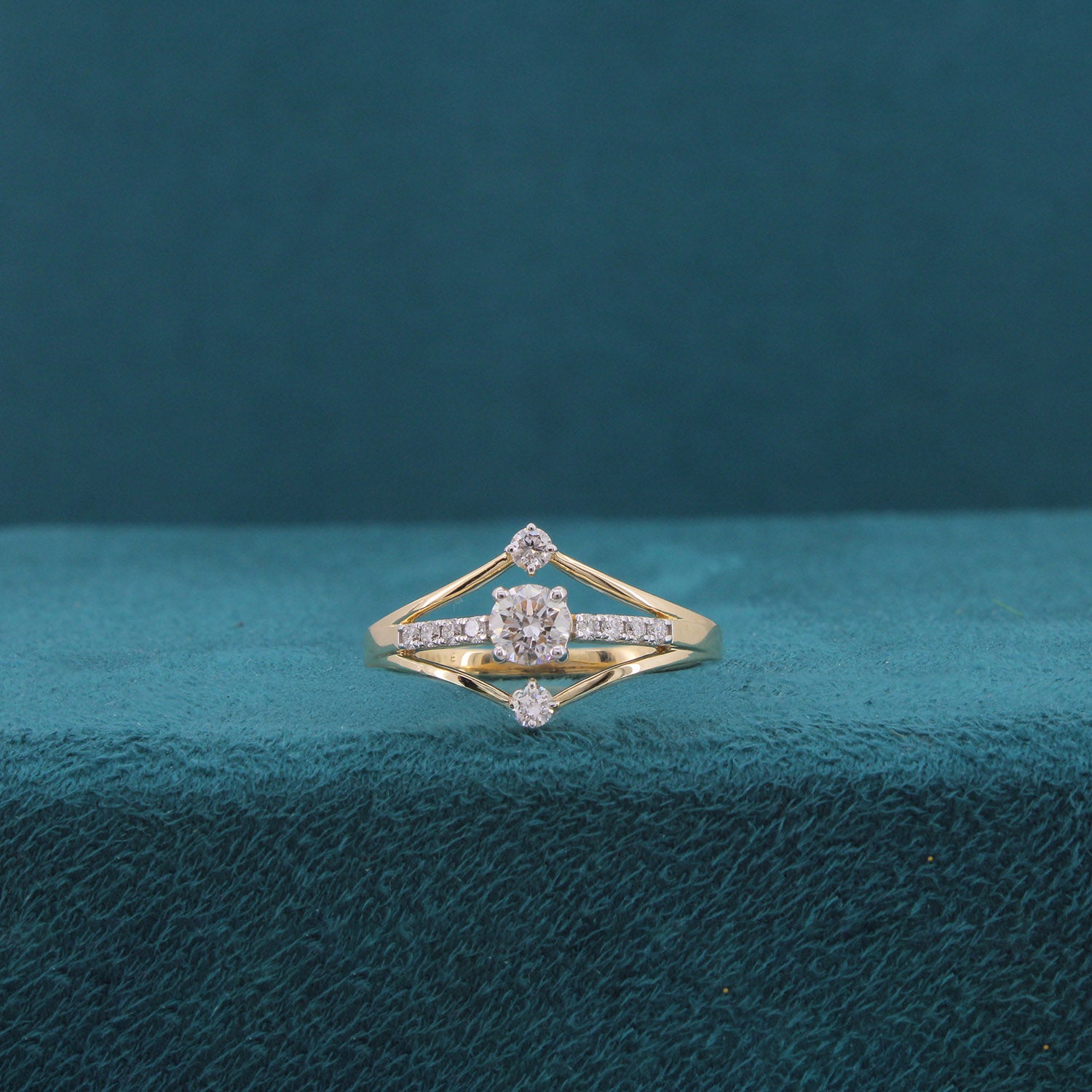 Arvion Crest Diamond Mens Ring